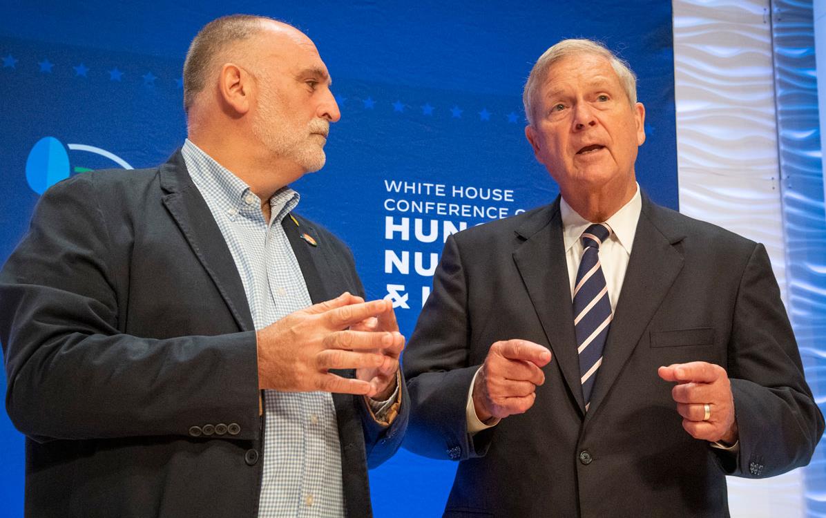 Jose-Andres-&-Tom-Vilsack-at-WH-Hunger-Conference