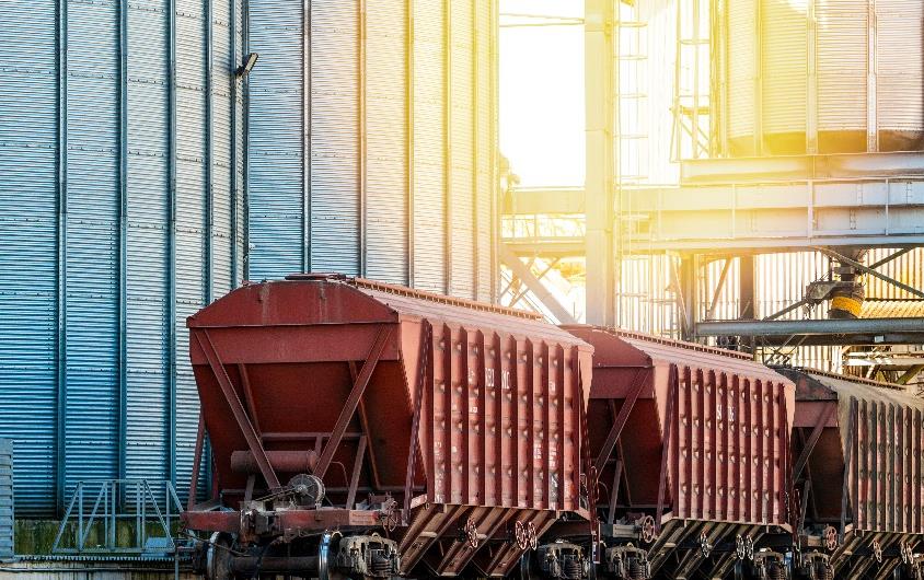 Rail cars lined up at grain bins