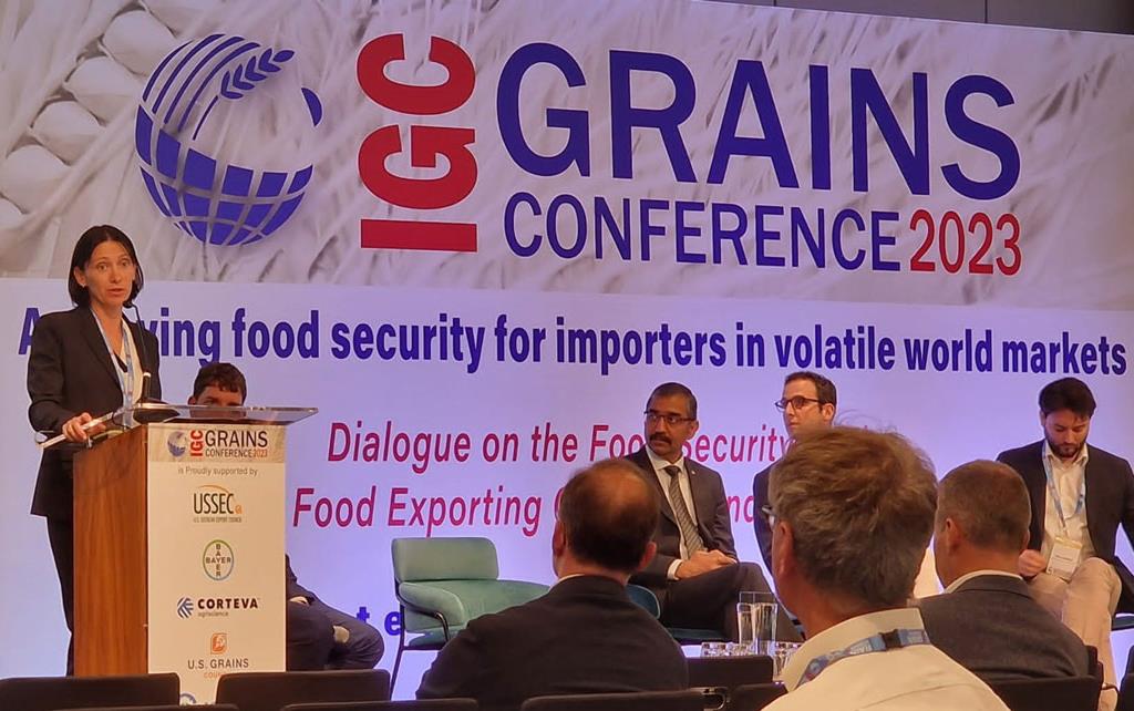 Eszter-Somogyi-on-stage-at-Intl-Grains-mtg