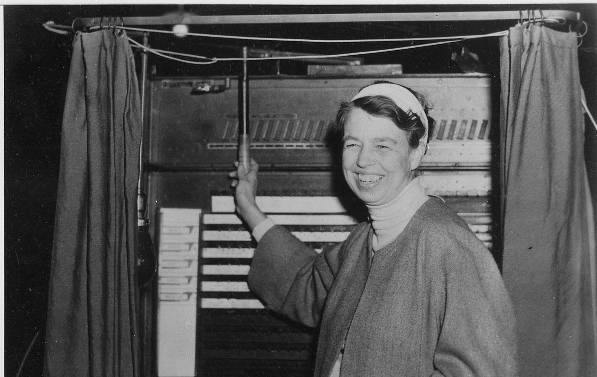 B&W photo of Eleanor-Roosevelt-in-voting-booth